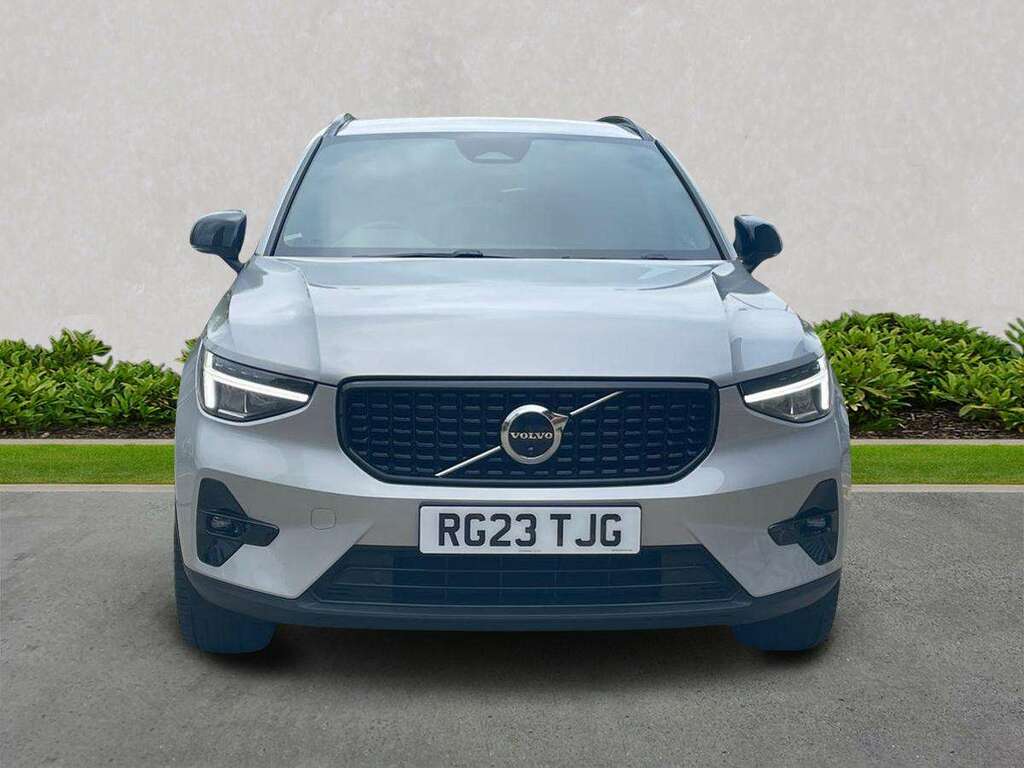 Volvo XC40 2.0 B3p Plus Dark EF23CXT White #5