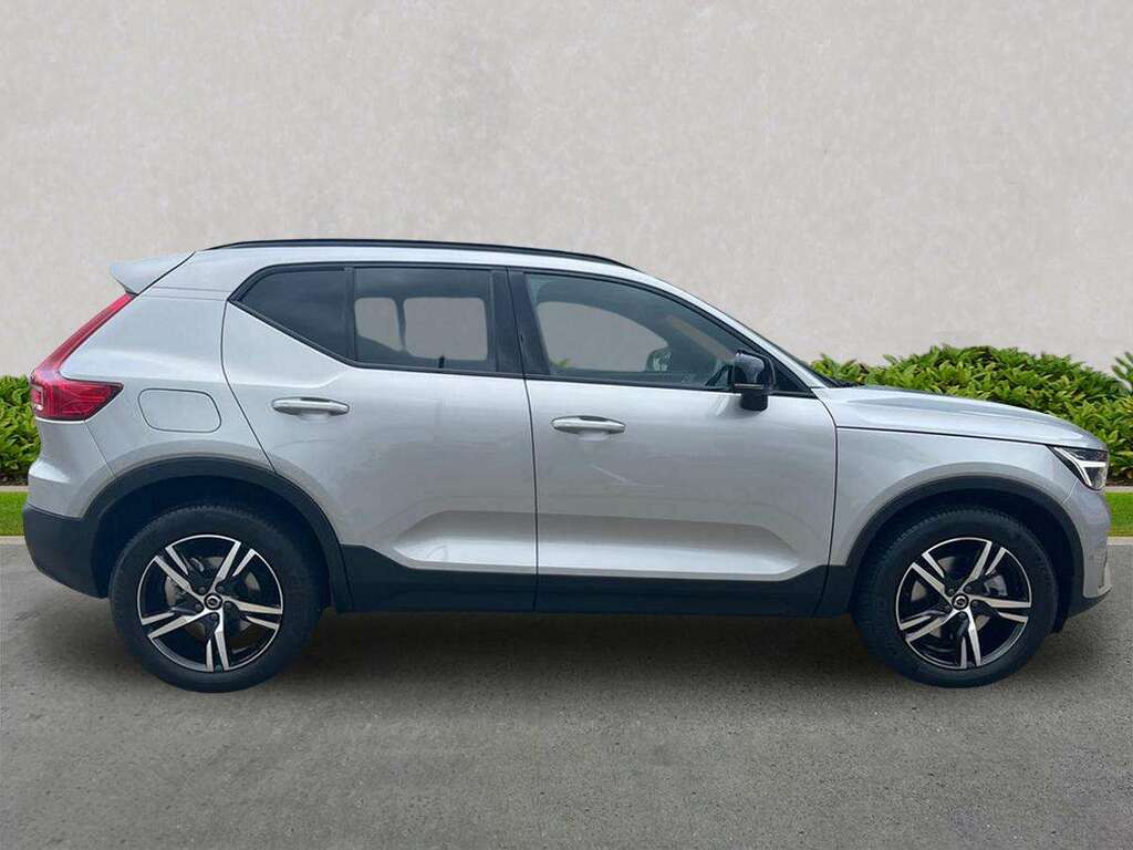 Volvo XC40 2.0 B3p Plus Dark EF23CXT White #3