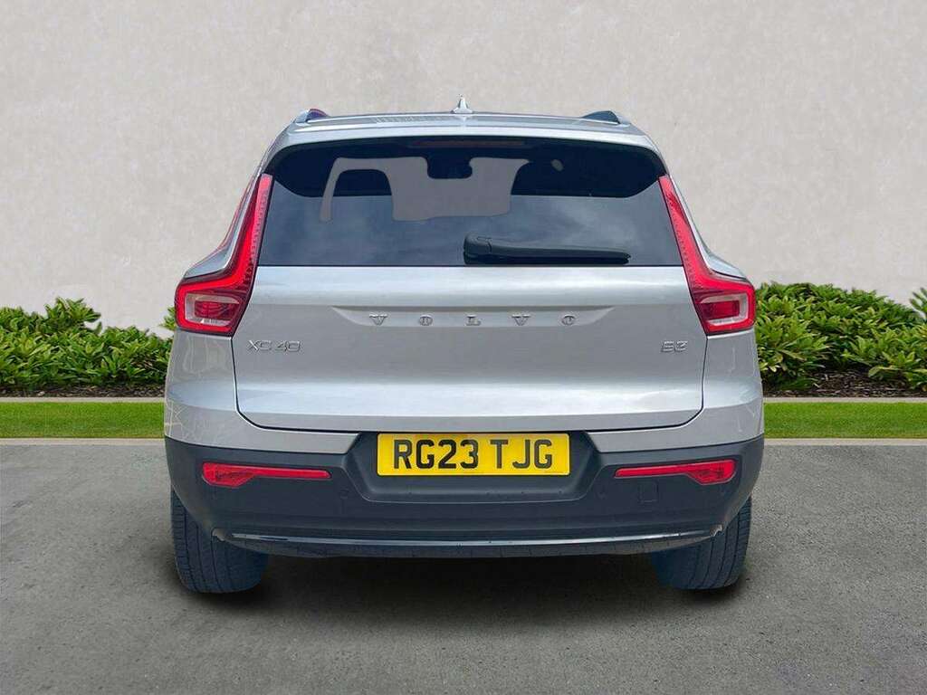 Volvo XC40 2.0 B3p Plus Dark EF23CXT White #4