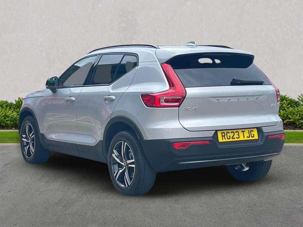 Volvo XC40 2.0 B3p Plus Dark EF23CXT White #2