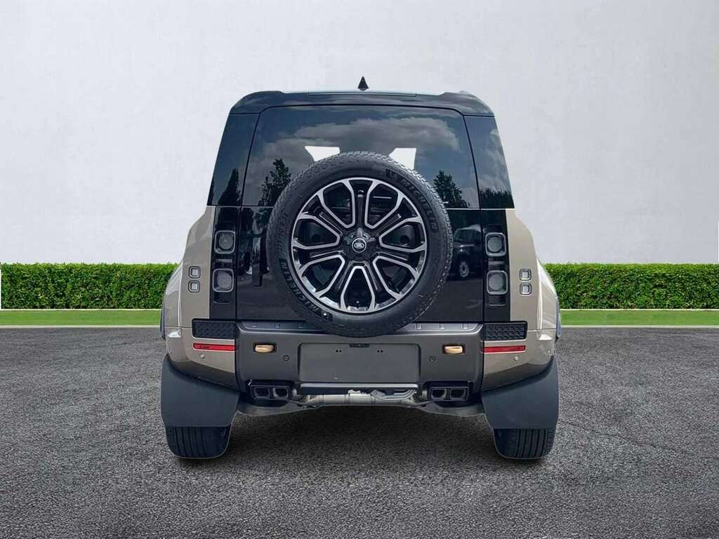 Land Rover Defender 110 4.4 P635 Octa 110 Gold #4