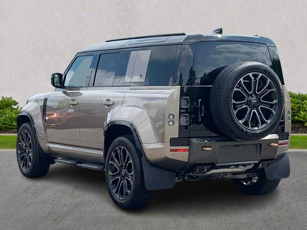 Land Rover Defender 110 4.4 P635 Octa 110 Gold #2