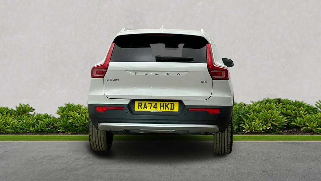 Volvo XC40 2.0 B4p Ultra Dark RA74HKD White #5