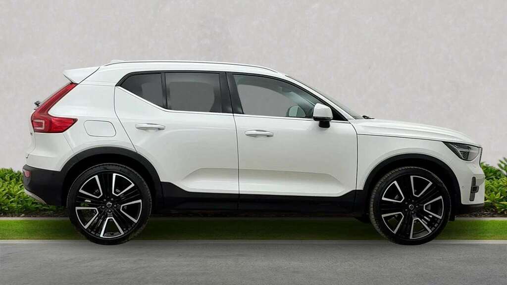 Volvo XC40 2.0 B4p Ultra Dark RA74HKD White #3