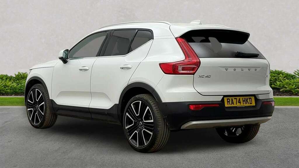 Volvo XC40 2.0 B4p Ultra Dark RA74HKD White #2