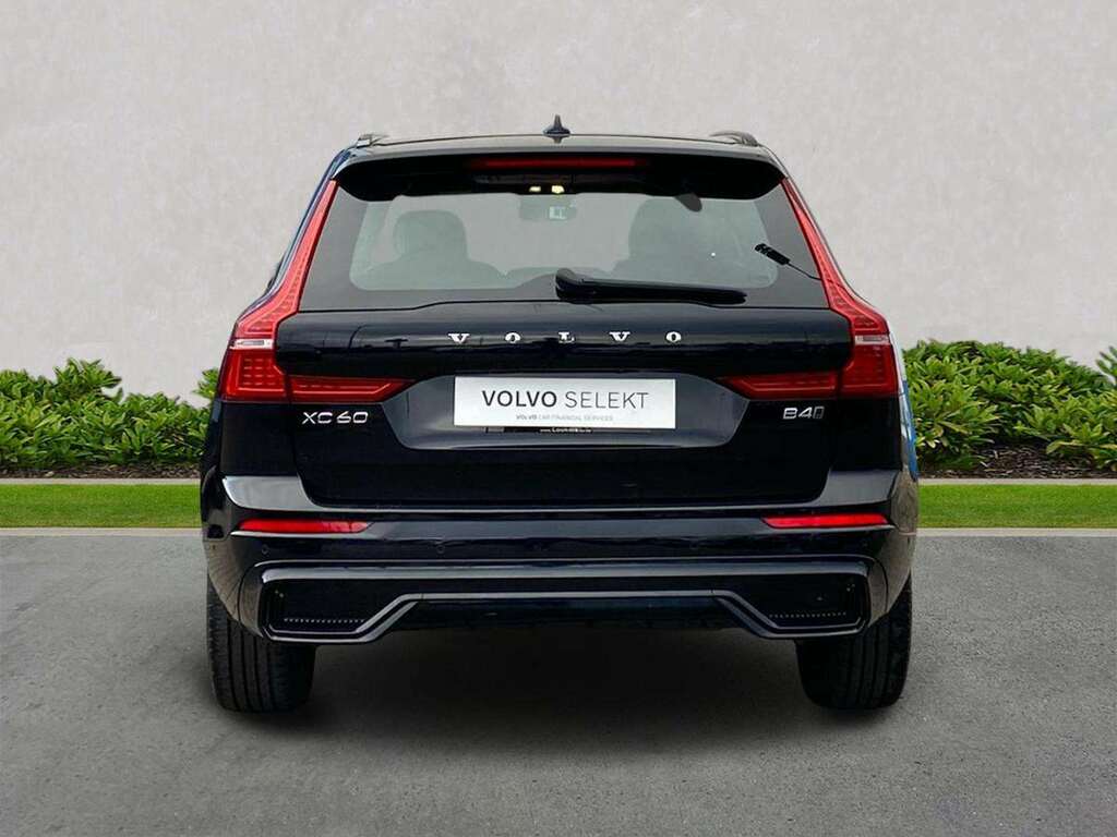 Volvo XC60 2.0 B4d Plus Dark Awd Geartronic SL72EYF Black #4