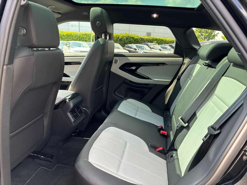 Land Rover Range Rover Evoque 2.0 D200 Dynamic Se AY75NTU Black #4