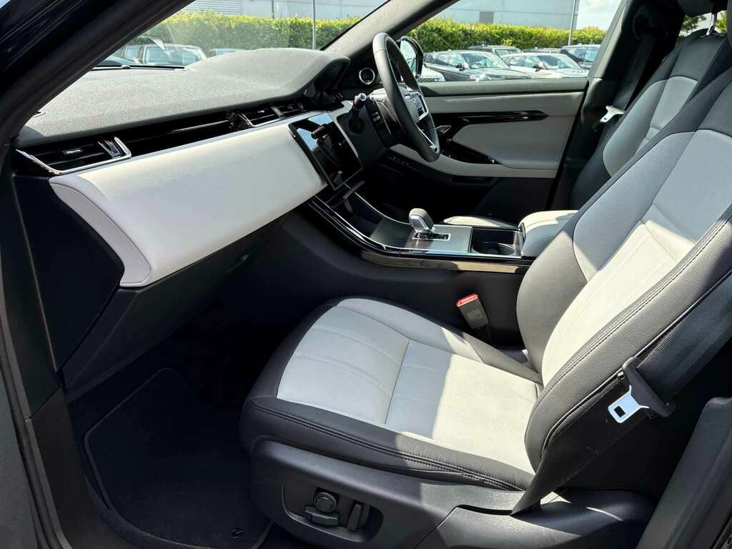 Land Rover Range Rover Evoque 2.0 D200 Dynamic Se AY75NTU Black #3