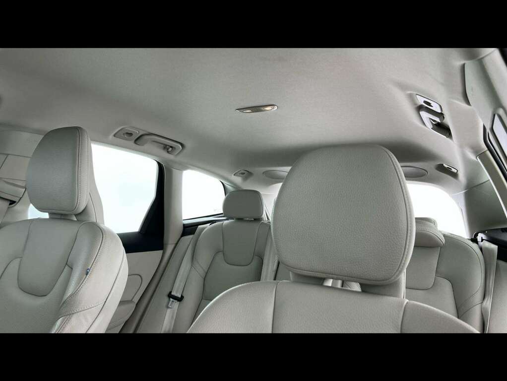 Volvo XC60 2.0 B4p Plus Dark Geartronic YW72DPY Black #6