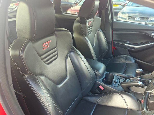 Ford Focus 2.0T Ecoboost St-3 Hatchback Eur Red #5