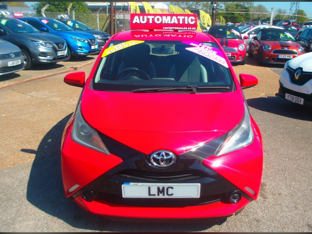 Toyota Aygo 1.0 Vvt-i X-play Hatchback X- RK64YMS Red #2