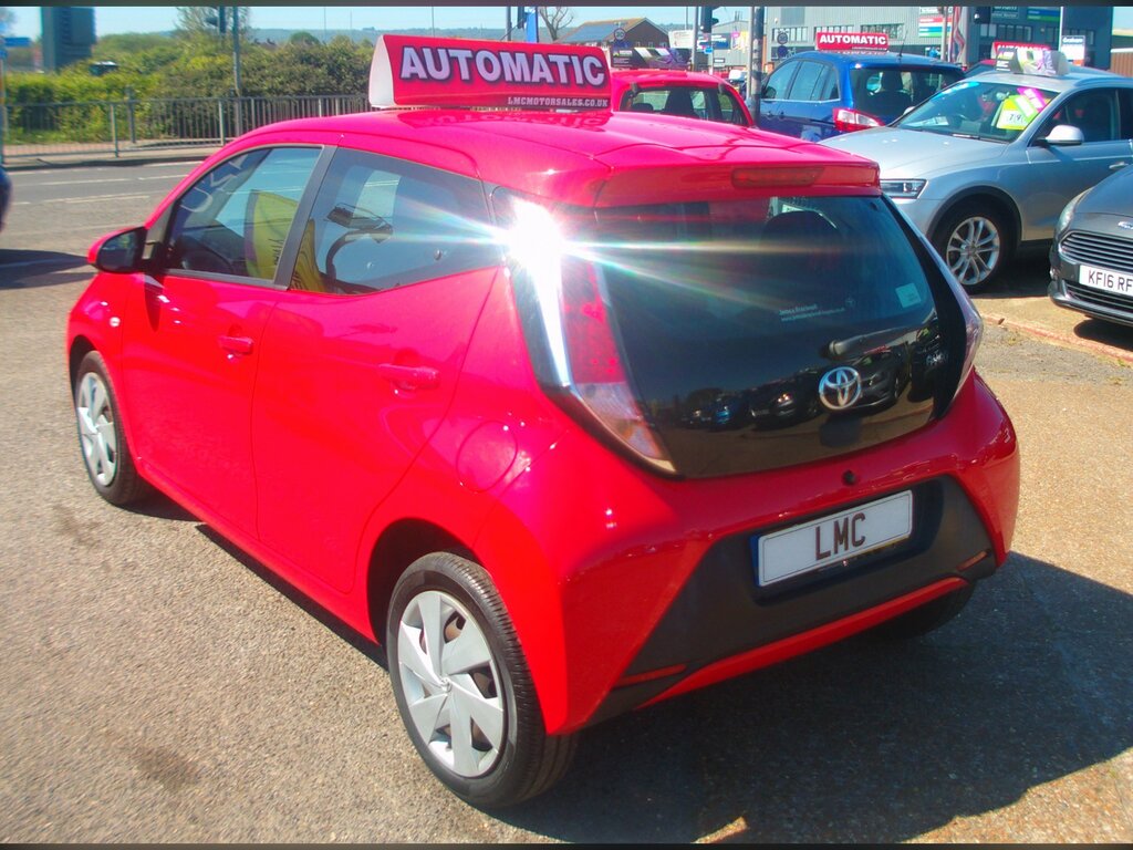 Toyota Aygo 1.0 Vvt-i X-play Hatchback X- RK64YMS Red #4
