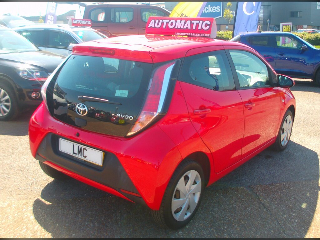 Toyota Aygo 1.0 Vvt-i X-play Hatchback X- RK64YMS Red #6