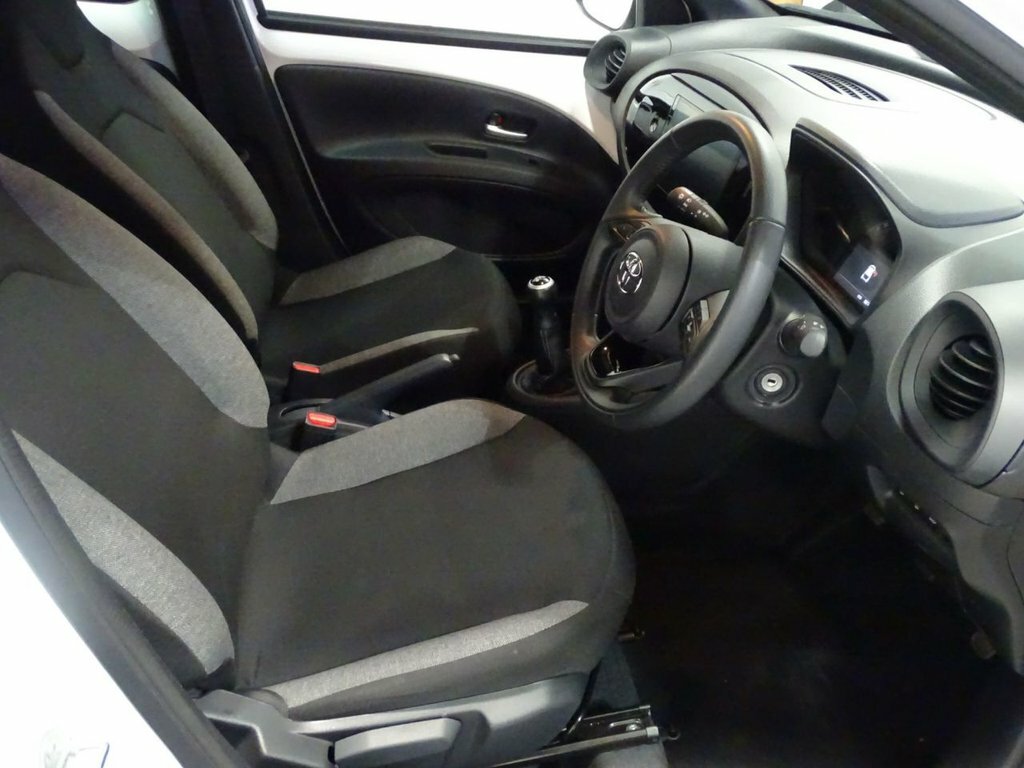 Toyota Aygo X 1L Pure HF24YVY White #2