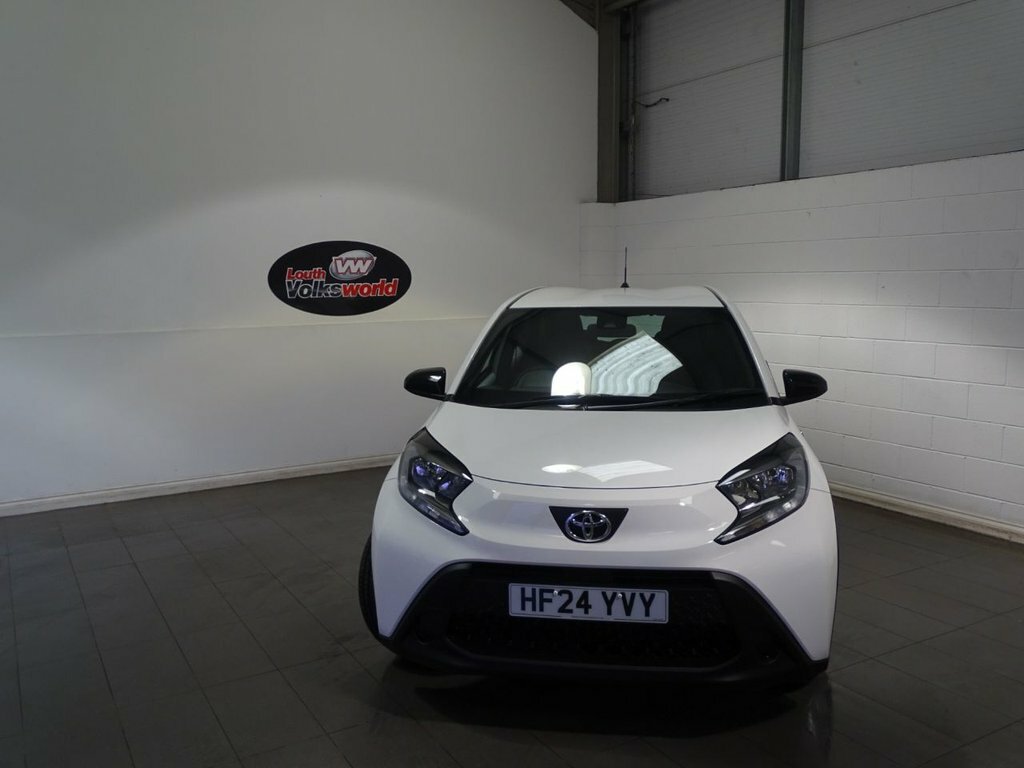 Toyota Aygo X 1L Pure HF24YVY White #6