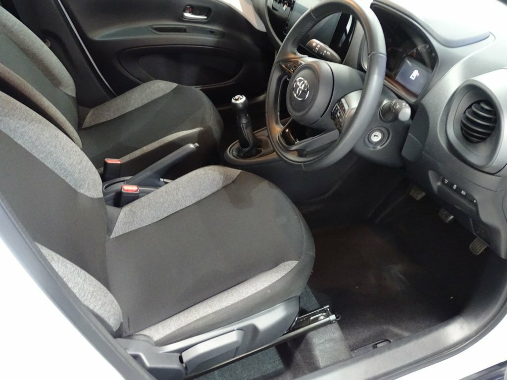 Toyota Aygo X 1L Pure HF24YVY White #4