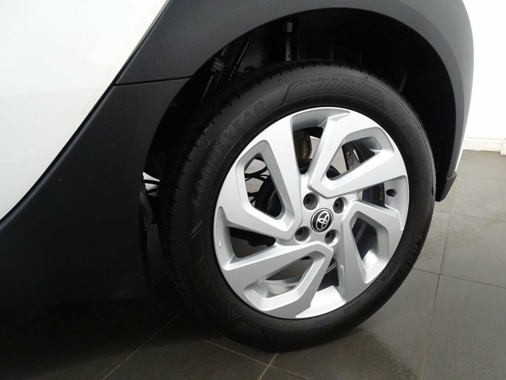 Toyota Aygo X 1L Pure HF24YVY White #3