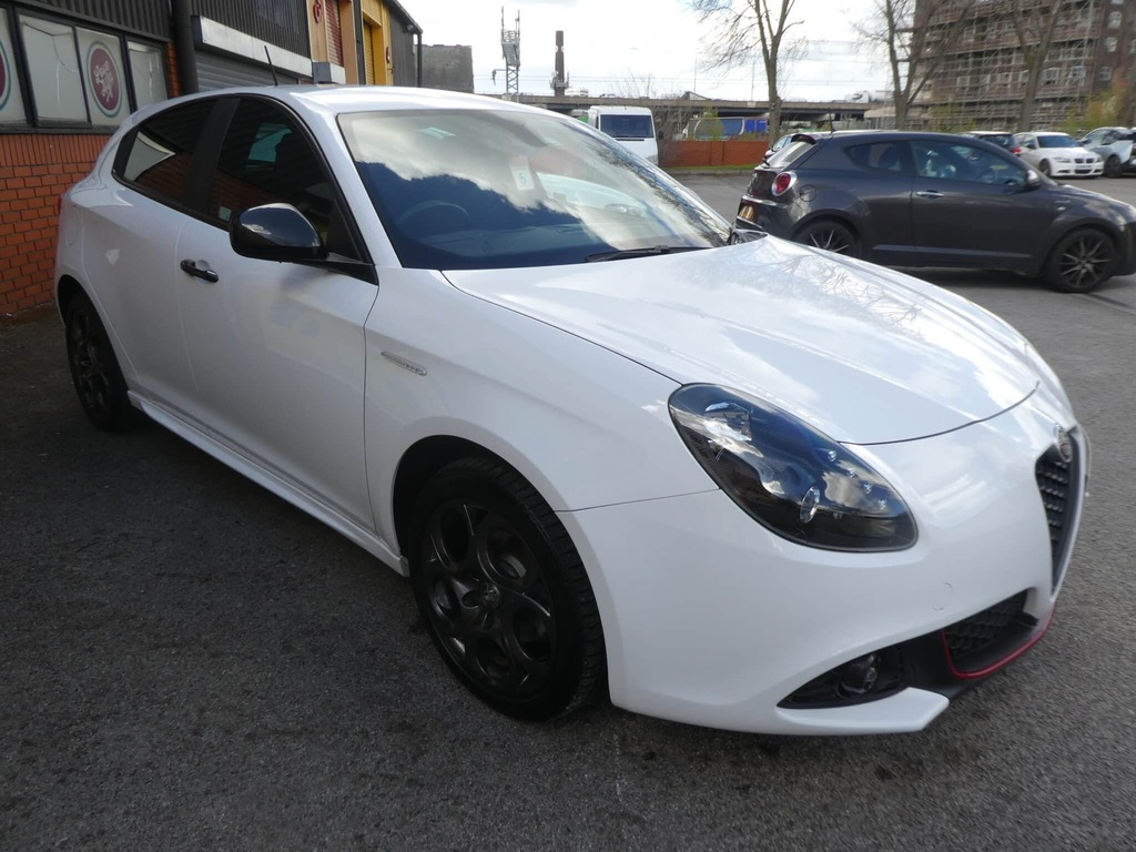 Alfa Romeo Giulietta 1.6 Jtdm-2 120 Speciale Stop Start Hatchback  #3