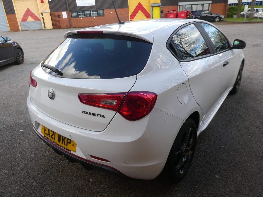 Alfa Romeo Giulietta 1.6 Jtdm-2 120 Speciale Stop Start Hatchback  #5