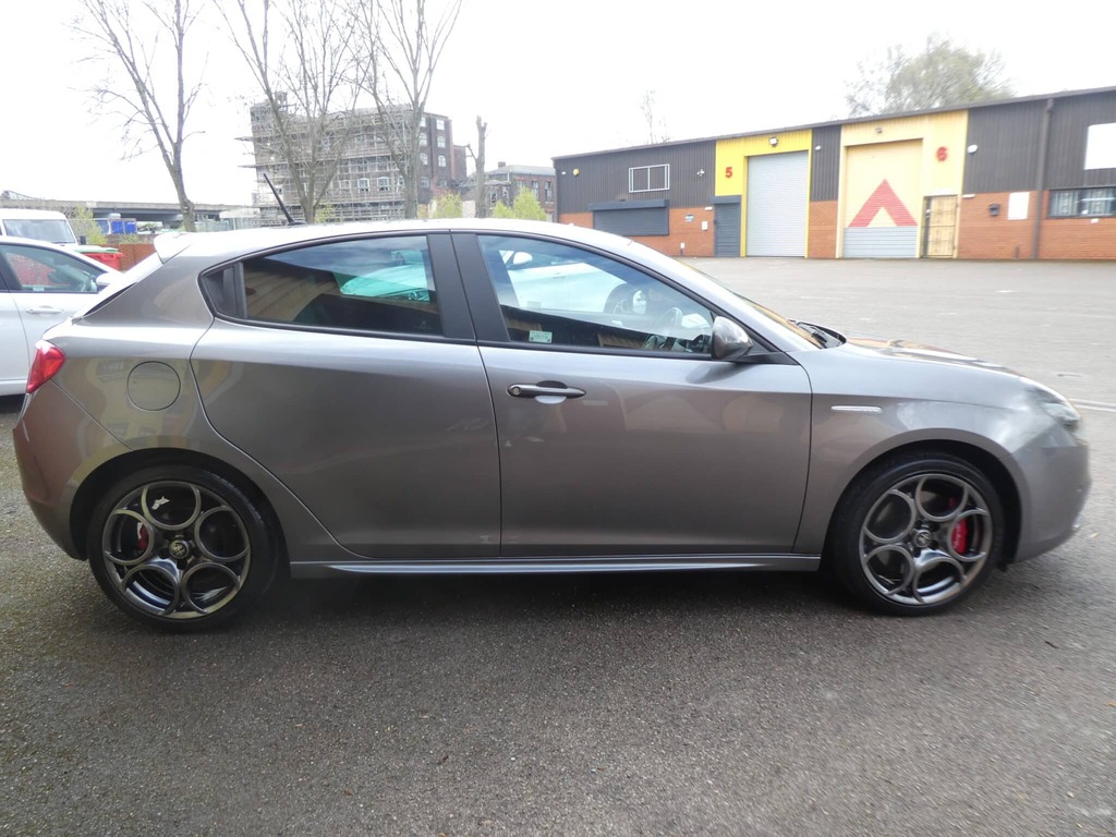 Alfa Romeo Giulietta 2.0 Jtdm-2 150 Speciale Start Stop Hatchback NU66PJO #4