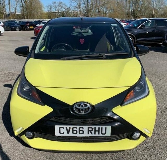 Toyota Aygo 1.0 Vvt-i X-cite 3 Yellow Bi-tone Hatchback Pe CV66RHU Black #3