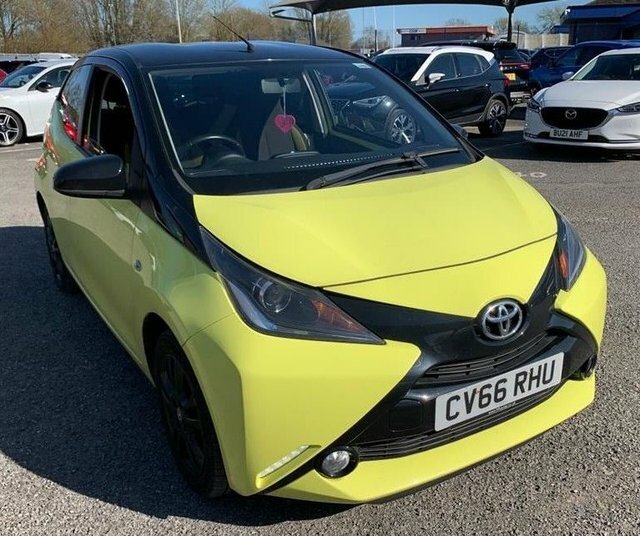 Toyota Aygo 1.0 Vvt-i X-cite 3 Yellow Bi-tone Hatchback Pe Black