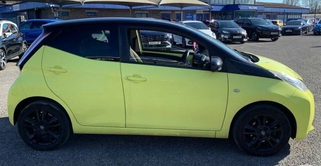 Toyota Aygo 1.0 Vvt-i X-cite 3 Yellow Bi-tone Hatchback Pe CV66RHU Black #4