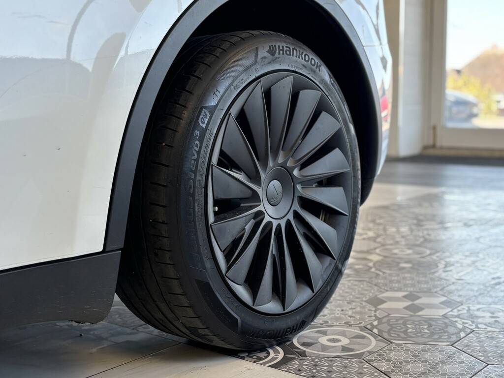 Tesla Model Y Suv 202323 MA23OOJ White #5