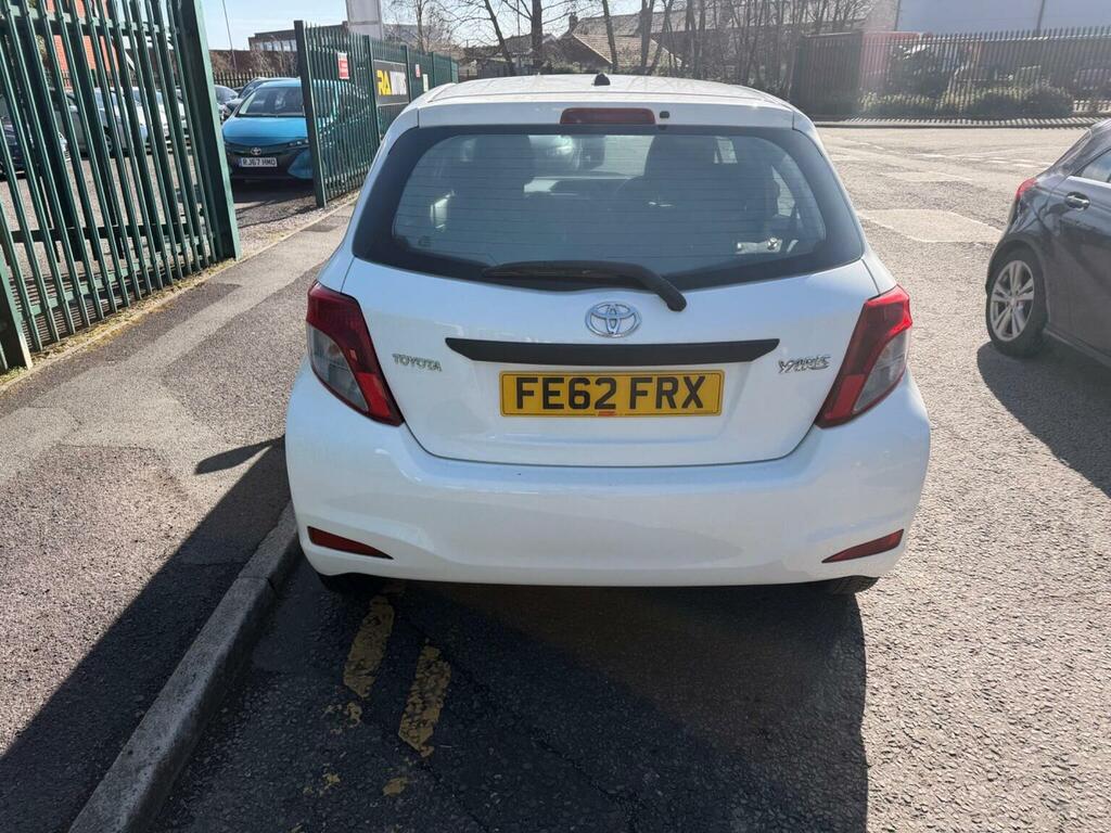 Toyota Yaris 1.0 Vvt-i T2 Euro 5 201262 White #4