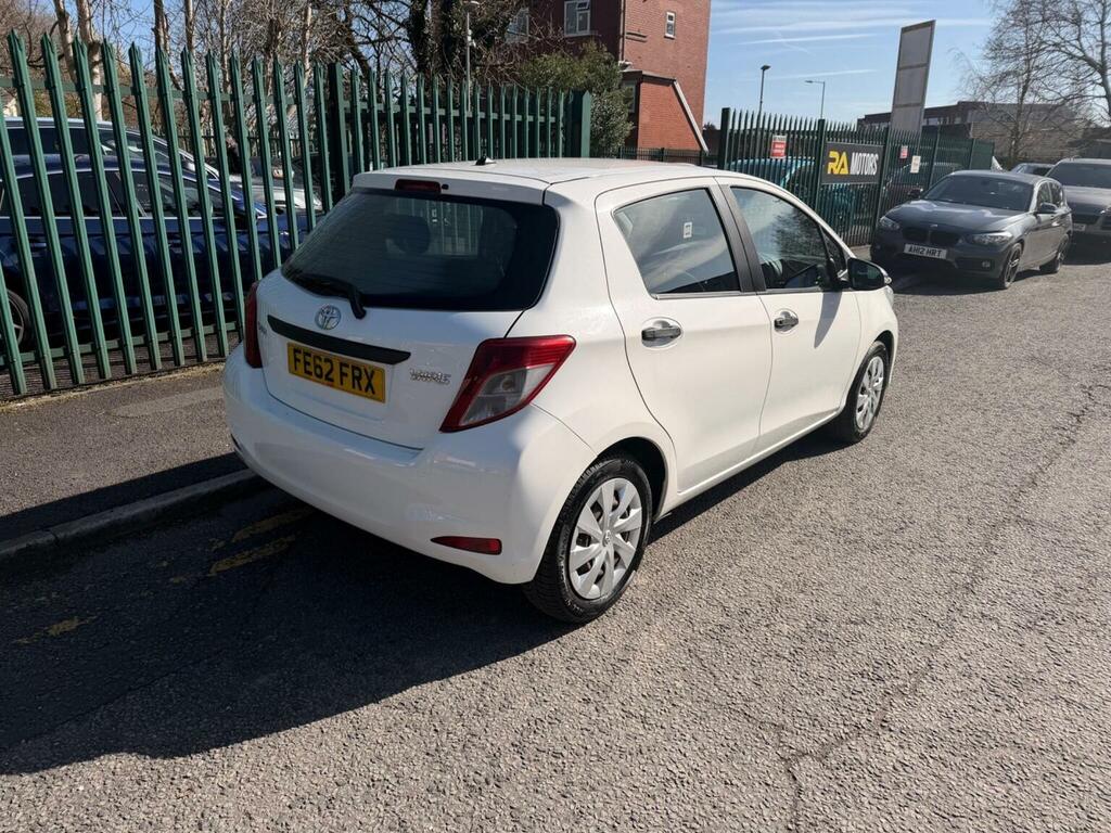Toyota Yaris 1.0 Vvt-i T2 Euro 5 201262 White #3