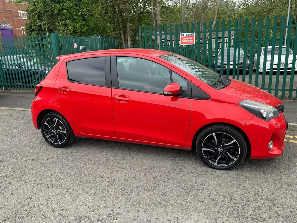 Toyota Yaris 1.33 Dual Vvt-i Sport Euro 5 Euro 5 201515 Red