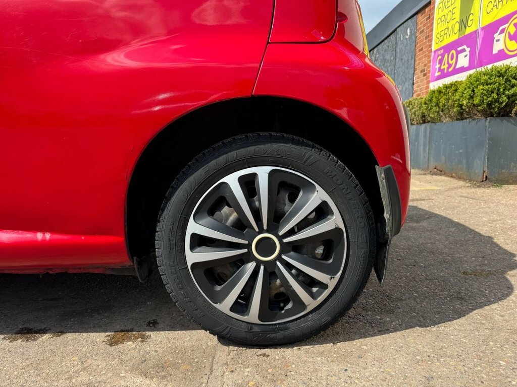 Peugeot 107 1L Urban Red #6