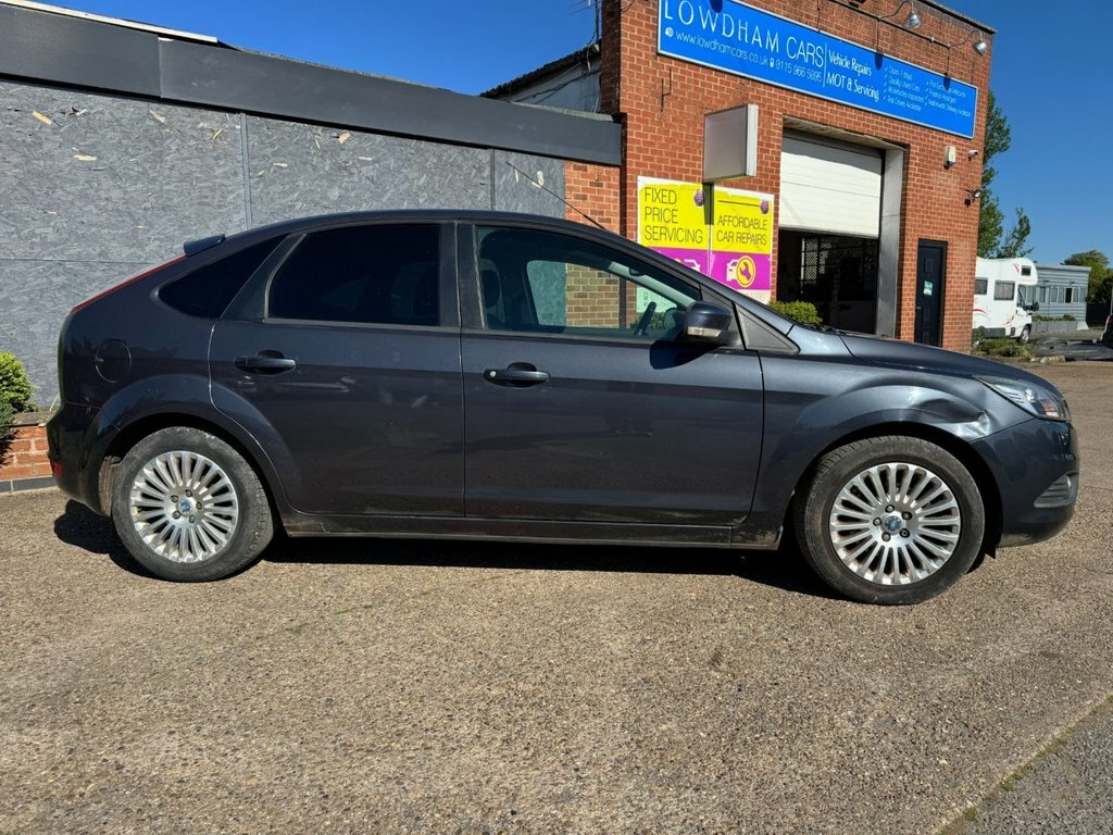 Ford Focus 1.6L Titanium Grey #2