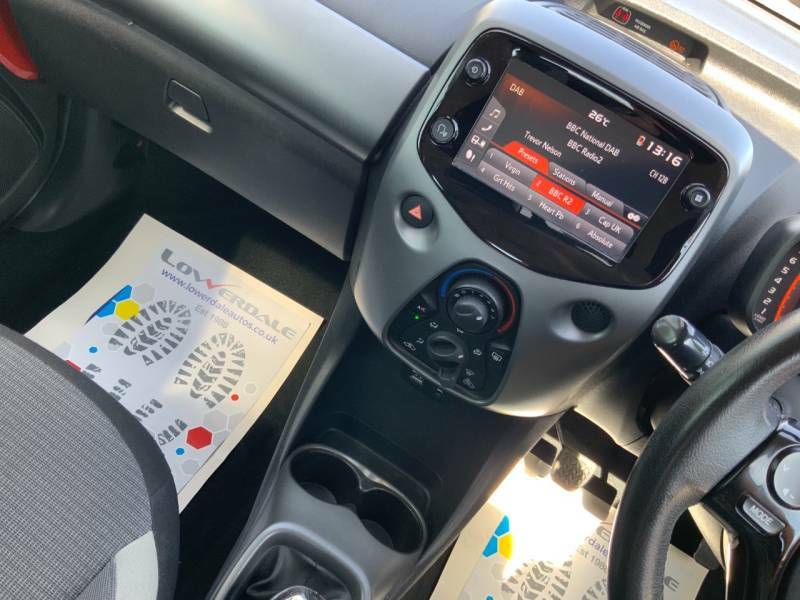 Toyota Aygo 1.0 Vvt-i X-play Tss - 2021 70 AK70YBF Red #5