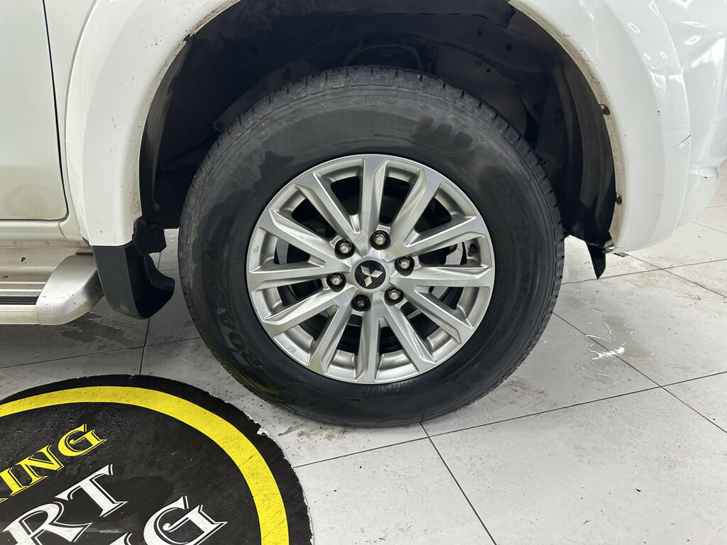 Mitsubishi L200 2.5 Di-d Barbarian Double Cab DP67RSY White #4