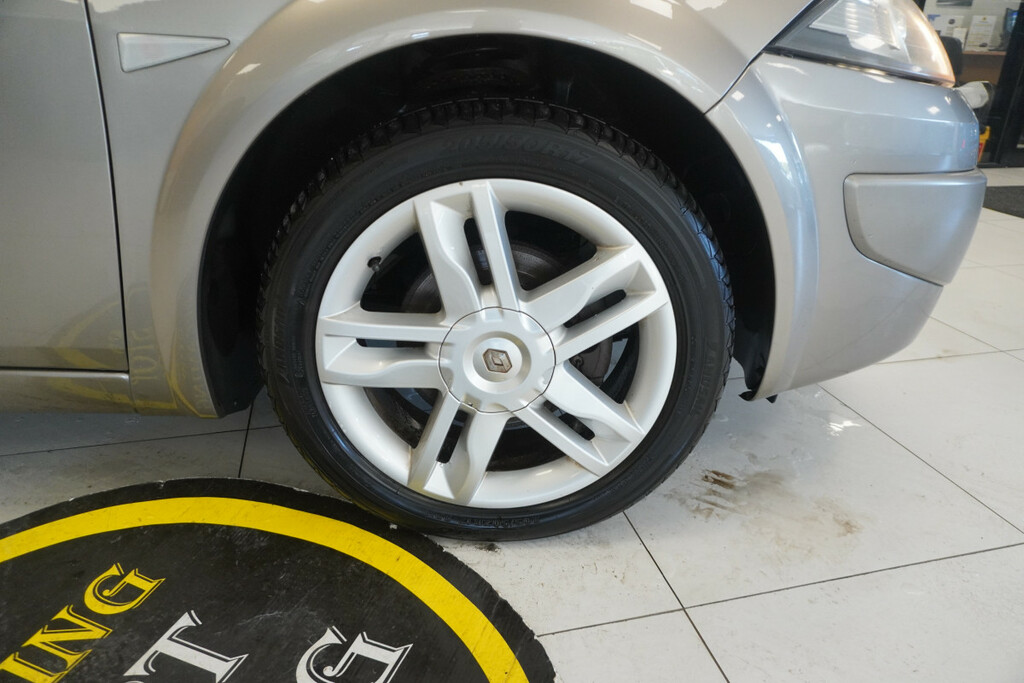 Renault Megane 1.5 Dci Dynamique Tom Tom Silver #6