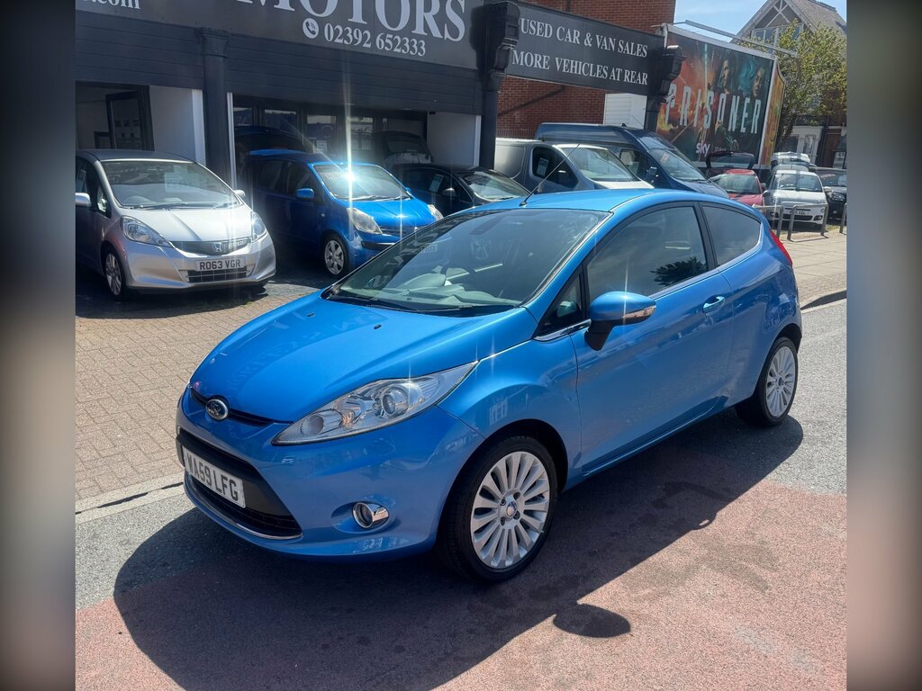 Ford Fiesta 1.4 Titanium Hatchback 133 Gkm Blue