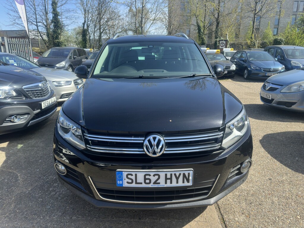 Volkswagen Tiguan 2.0 Tdi Bluemotion Tech Se 2012 SL62HYN Black #2