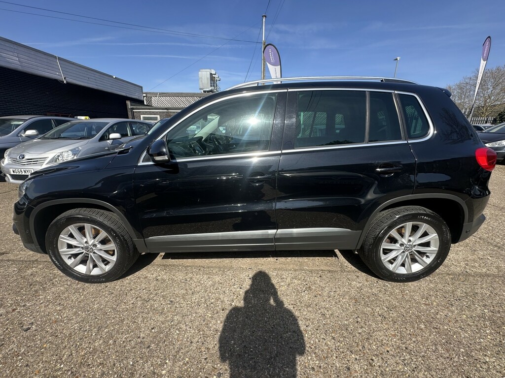 Volkswagen Tiguan 2.0 Tdi Bluemotion Tech Se 2012 SL62HYN Black #4