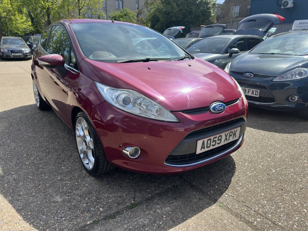 Ford Fiesta 1.6 Titanium 2009 AO59XPK Red