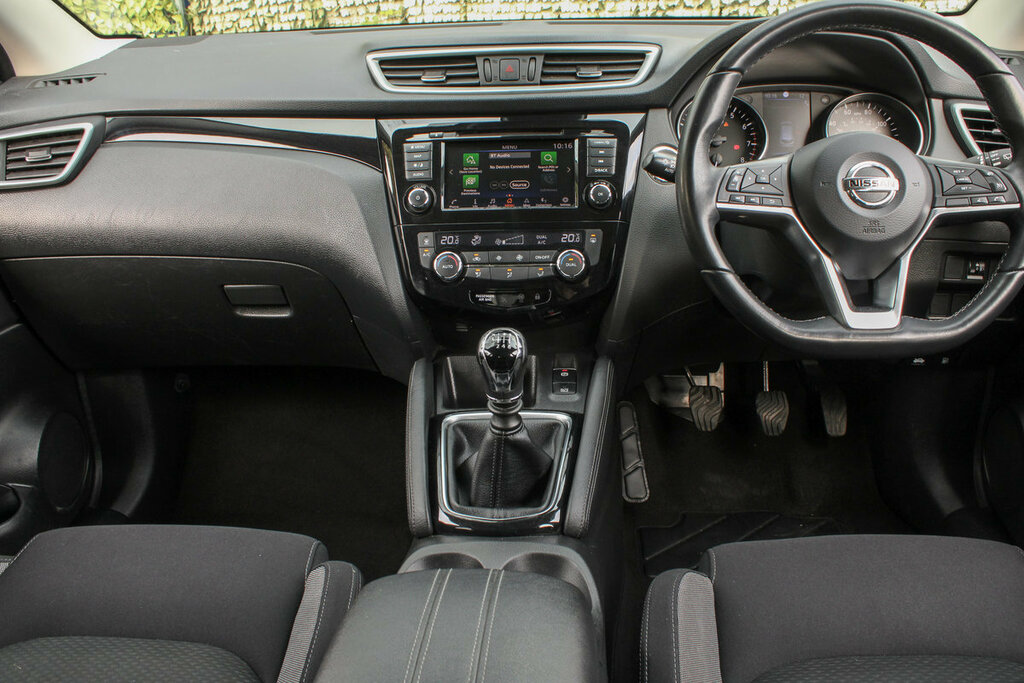 Nissan Qashqai N-connecta YH70NHU #2