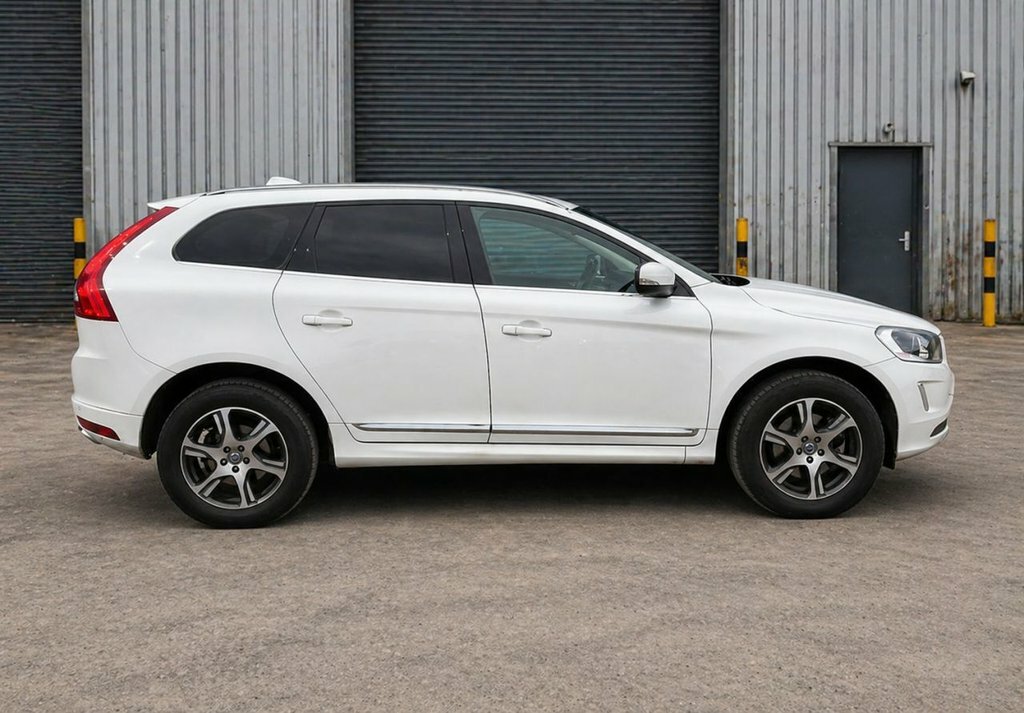 Volvo XC60 2.4L Se Lux Nav White #2