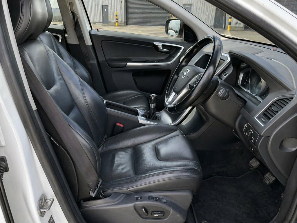 Volvo XC60 2.4L Se Lux Nav White #5