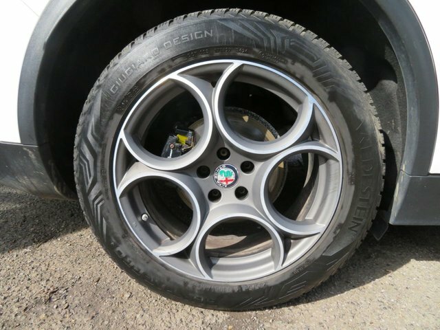 Alfa Romeo Stelvio 2017 2.2 Td Speciale Suv Q4 A White #3