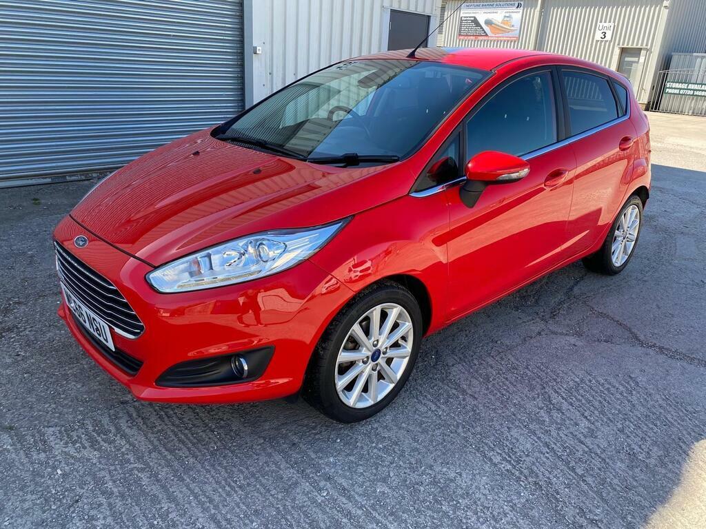 Ford Fiesta 1.0T Ecoboost Titanium Euro 6 S S Red