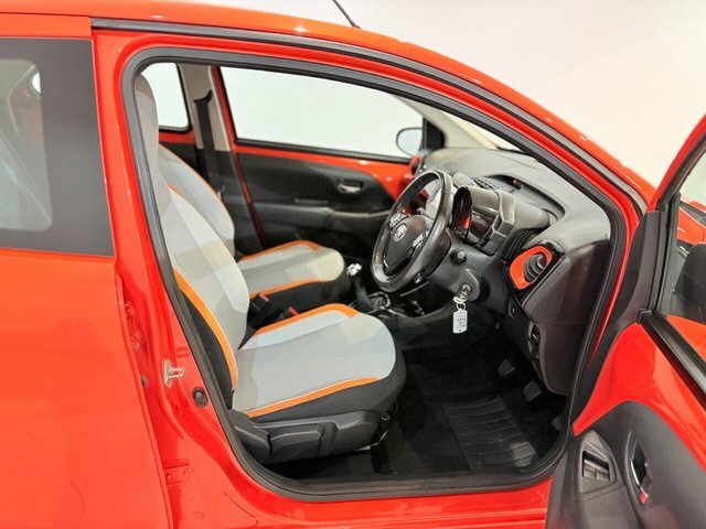 Toyota Aygo 1.0 Vvt-i X-cite Hatchback Euro NU15CVG Orange #4