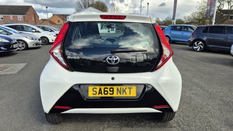 Toyota Aygo Vvt-i X-play X-shift SA69NKT White #5