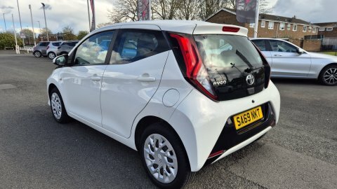 Toyota Aygo Vvt-i X-play X-shift SA69NKT White #6