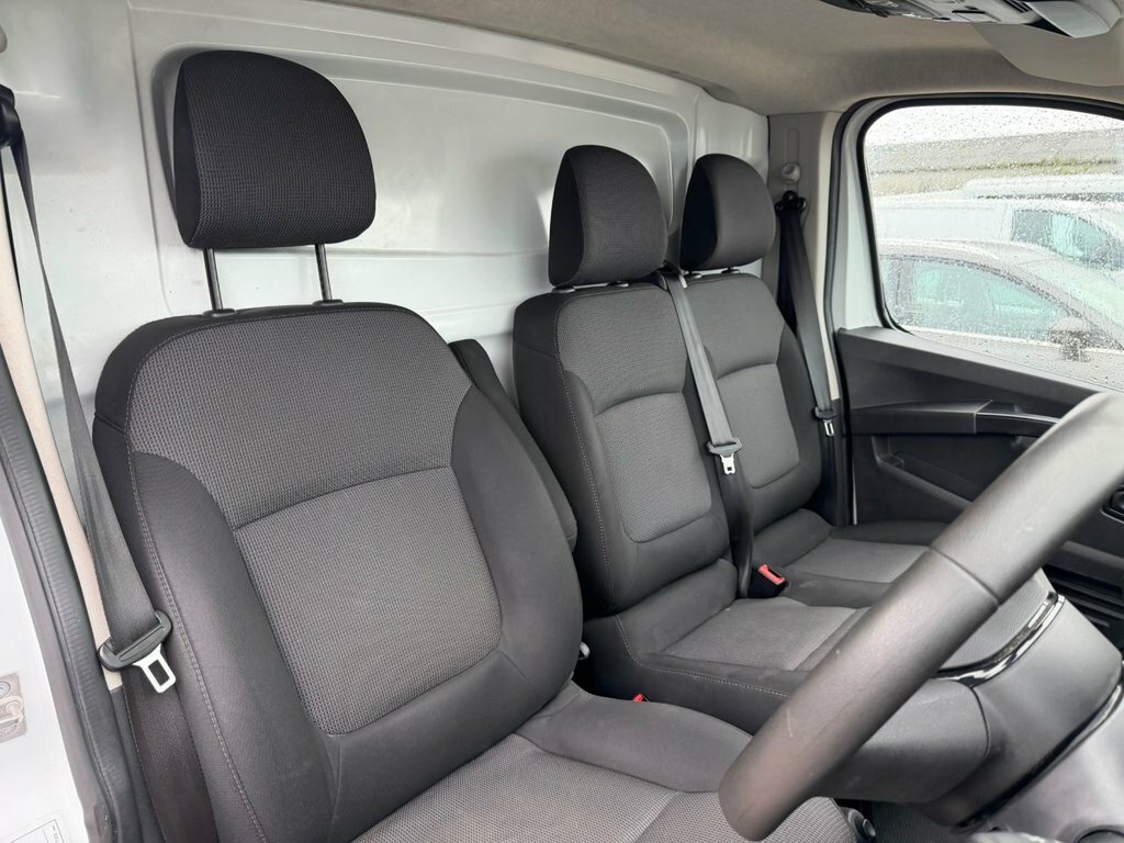 Renault Trafic 2L Business RO72BYT White #6