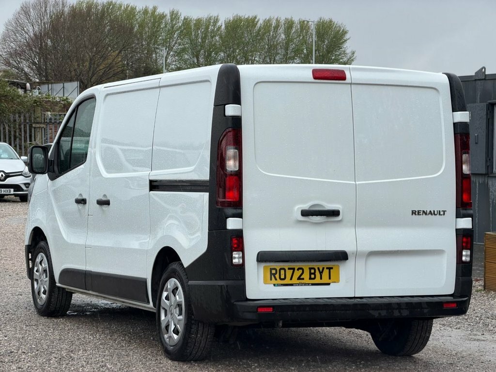 Renault Trafic 2L Business RO72BYT White #3